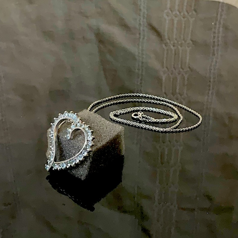 18” Silver Necklace W/Sterling Silver Heart Pendant W/36 Swiss Blue Topaz Stones - Picture 5 of 6